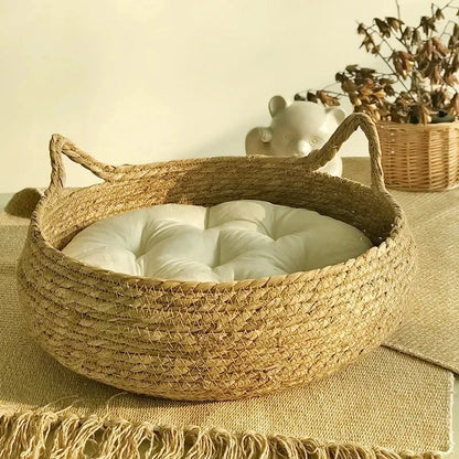 Give your cat the perfect spot to relax with this pure hand-woven rattan cat nest. Designed for all seasons, it includes a warm, removable, and washable pad to keep your pet comfortable year-round.