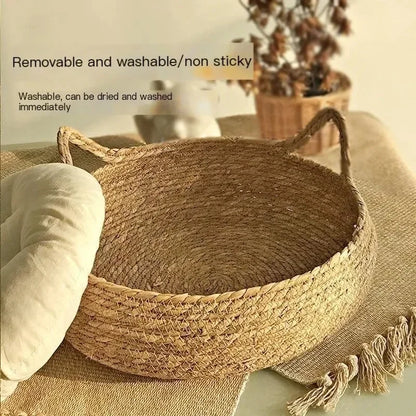 Give your cat the perfect spot to relax with this pure hand-woven rattan cat nest. Designed for all seasons, it includes a warm, removable, and washable pad to keep your pet comfortable year-round.